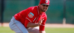 Peraza es líder en hits en el campamento rojo (VIDEO)
