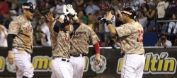 Tigres liquidan a Leones en debut de Subero