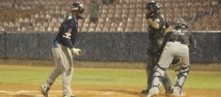 La lluvia impidió terminar el primer juego de pretemporada