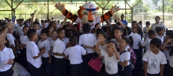 El Tigre regaló sonrisas a los niños de Maracay