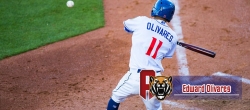 Edward Olivares extendió racha jonronera