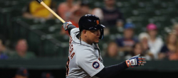Miguel Cabrera más cerca de Ichiro