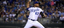 Pino lanzó tres innings de calidad en revés de Kansas City