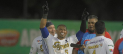 Eduardo Escobar sonó hit de oro para terrenear a Leones